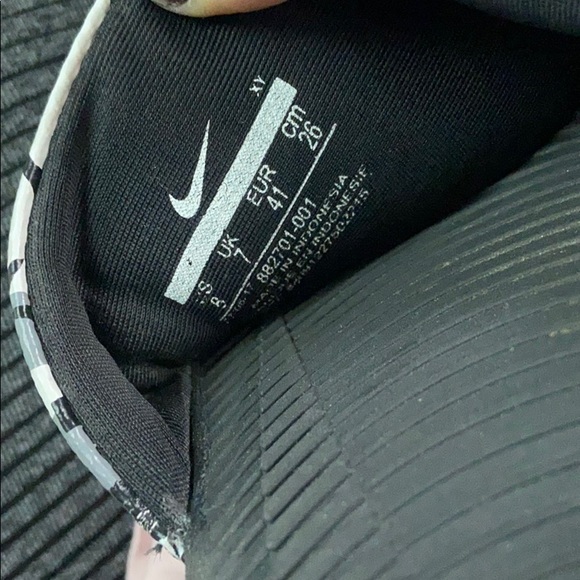 Women’s Nike Slides - Picture 3 of 4